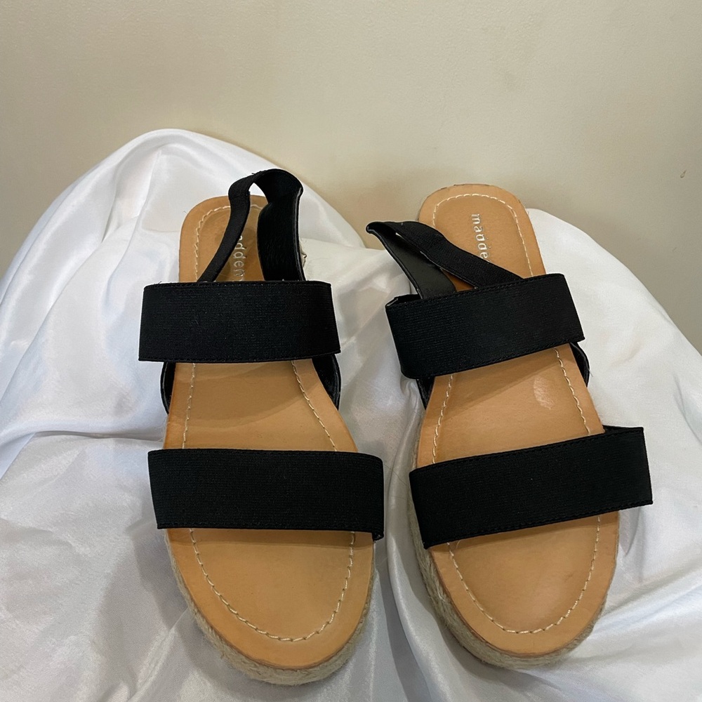 Madden girl Bowie black strap platform sandal size 8M, excellent used condition.